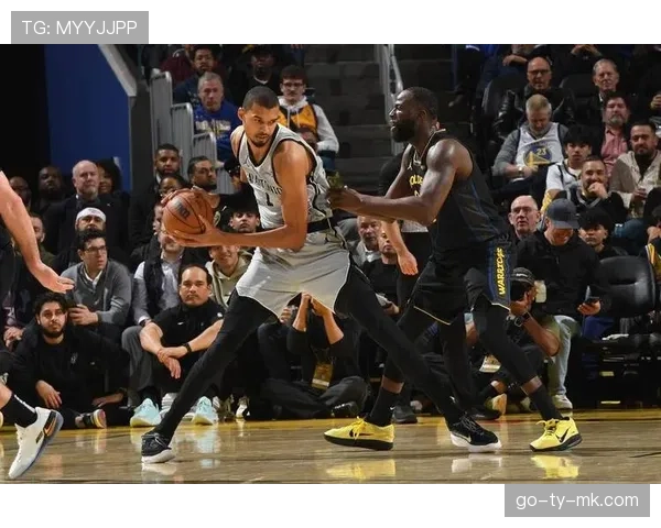 马刺126-113逆转勇士取6连胜,文班亚马26分9篮板导演16分大逆转